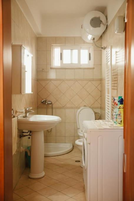 Rare Durres Apartment With Private Parking & Garden Zewnętrze zdjęcie
