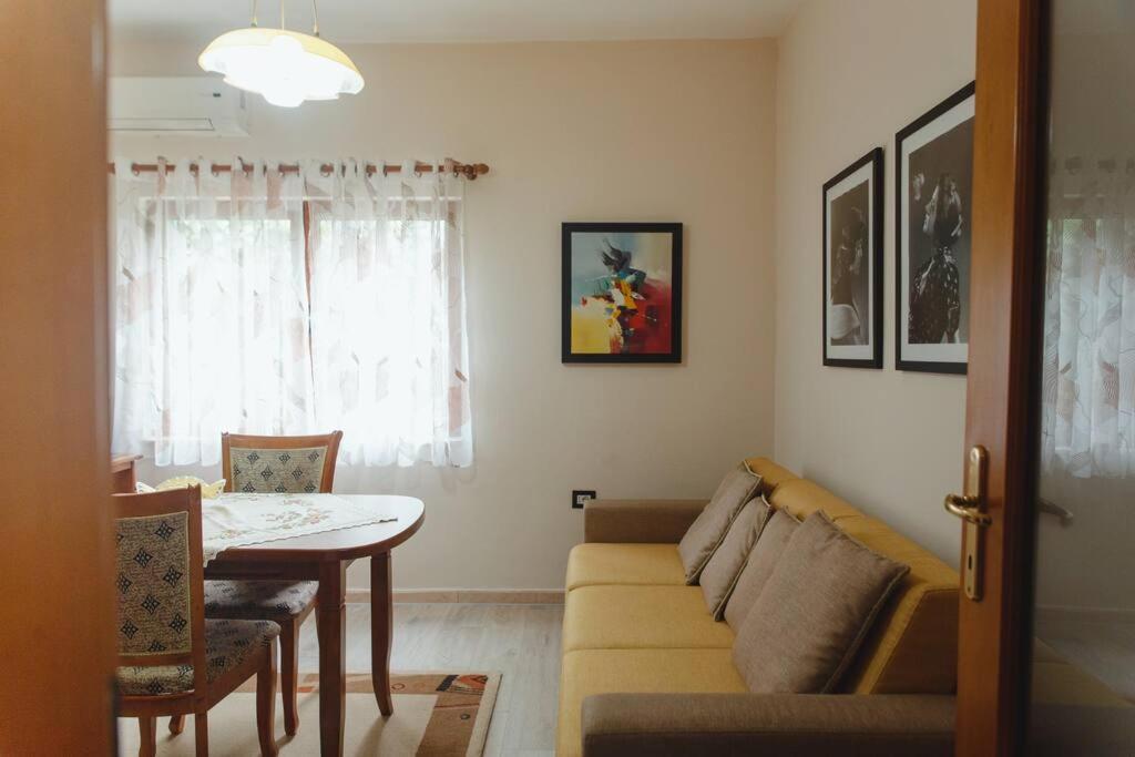 Rare Durres Apartment With Private Parking & Garden Zewnętrze zdjęcie