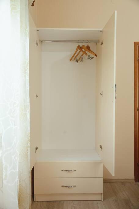Rare Durres Apartment With Private Parking & Garden Zewnętrze zdjęcie
